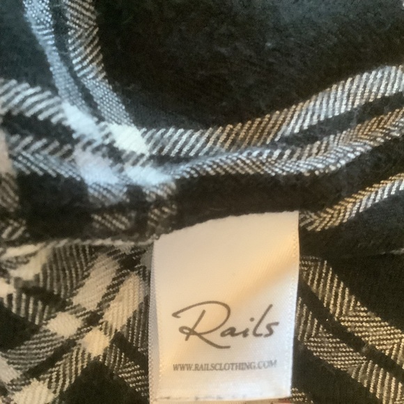 Rails Hunter Plaid Button Down Shirt – Black Sky Ivory
Size:Medium - Picture 4 of 13